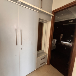 Room in 3.5 BHK Apartment at Shalimar Belvedere Court, Malesemau – for Rent