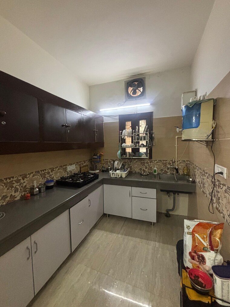 Kitchen, nehru enclave 2 Bedroom 1800 Sq.Ft. Builder Floor In Nehru Enclave Delhi 9573935