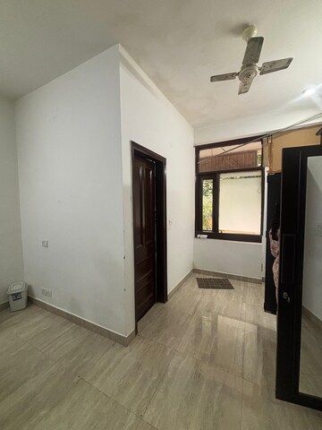 Room in 2 BHK Builder Floor at Nehru Enclave – for Rent