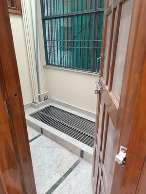 Balcony in 3 BHK Builder Floor at DLF Atria, Dlf Phase ii – for Rent