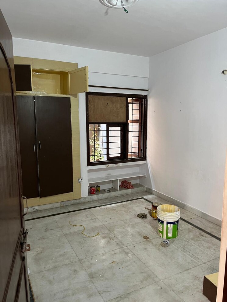 Room, boring road 3 Bedroom 1500 Sq.Ft. Apartment In Boring Road Patna 9574080
