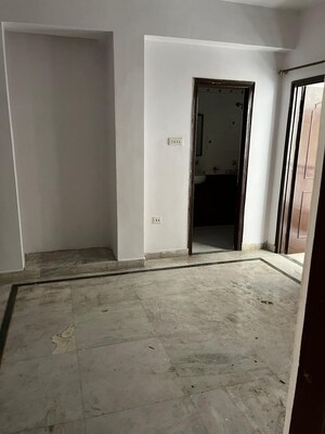 Room in 3 BHK Apartment at Boring Road – for Rent