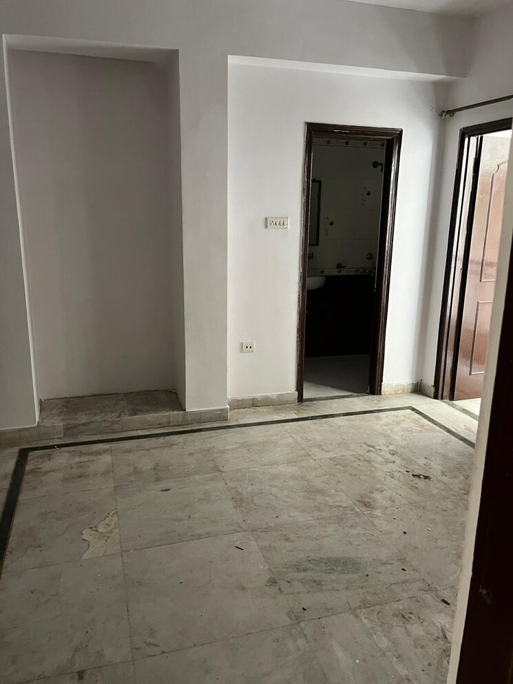 Room, boring road 3 Bedroom 1500 Sq.Ft. Apartment In Boring Road Patna 9574080