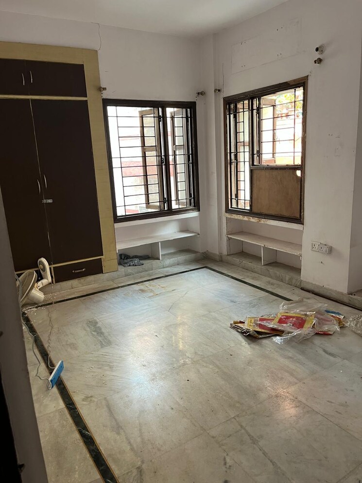 Room, boring road 3 Bedroom 1500 Sq.Ft. Apartment In Boring Road Patna 9574080