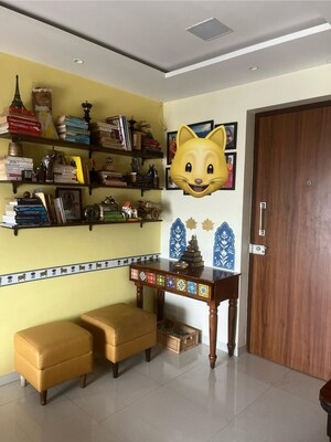 Team Area in 1 BHK Apartment at Raheja Reflections, Kandivali East – for Rent