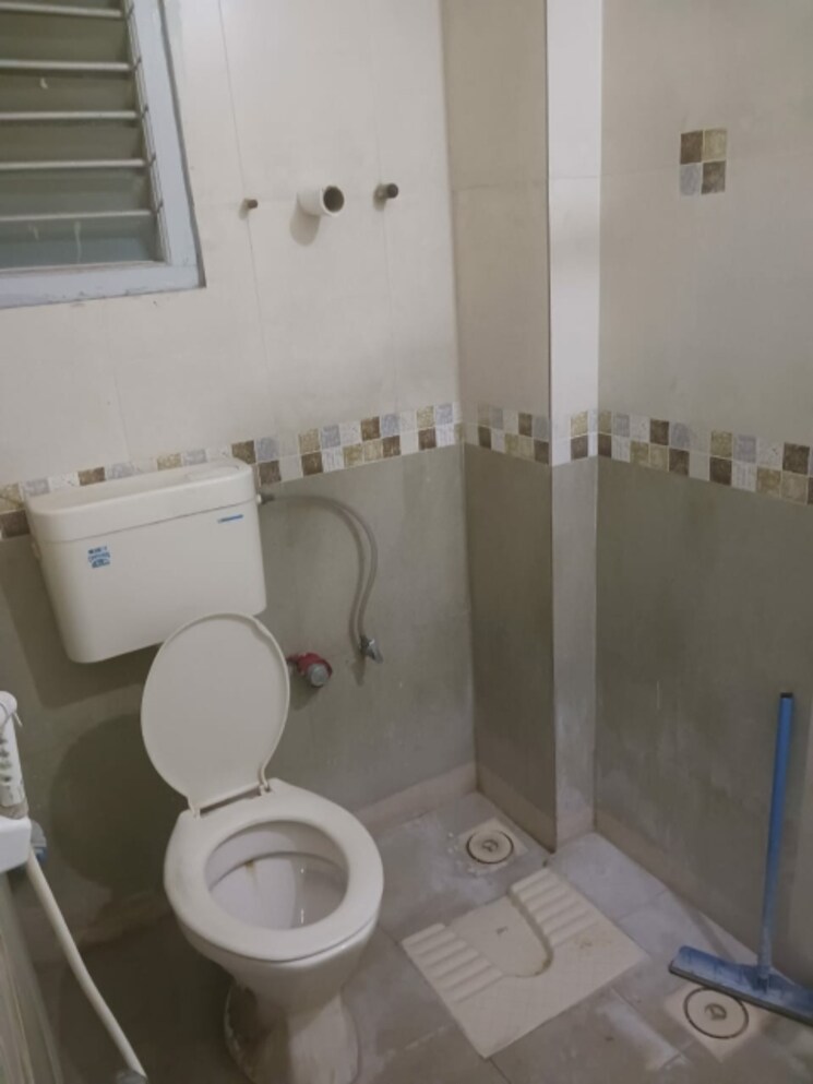 Bathroom, chandkheda 2 Bedroom 900 Sq.Ft. Apartment In Chandkheda Ahmedabad 9574107