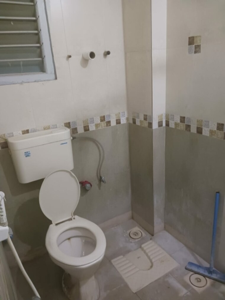 Bathroom, chandkheda 2 Bedroom 900 Sq.Ft. Apartment In Chandkheda Ahmedabad 9574107