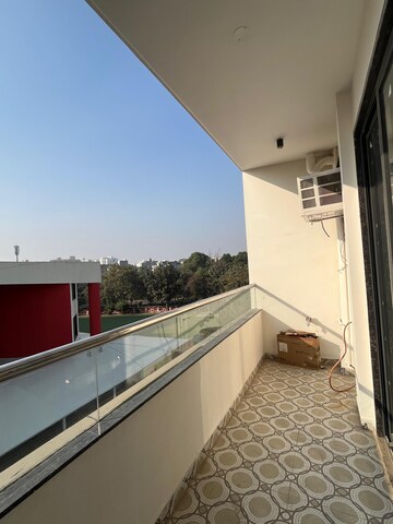Balcony in 1 BHK Builder Floor at Ansal Sushant Lok I, Sector 43 – for Rent