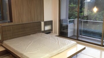 Master Bedroom in 2.5 BHK Apartment at Sapphire Heights, Kandivali East – for Rent