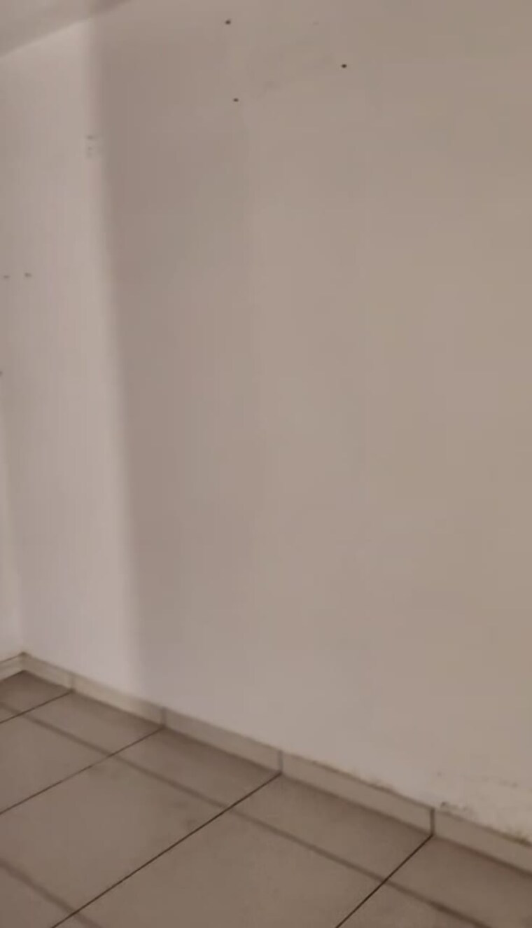 Room, ratnanjali-solitaire Commercial Office Space 1000 Sq.Ft. In Satellite Ahmedabad 9574149