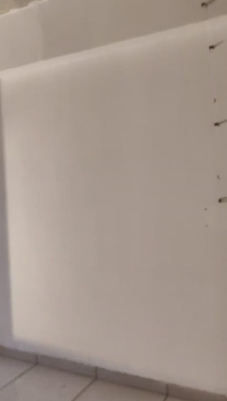 Room, ratnanjali-solitaire Commercial Office Space 1000 Sq.Ft. In Satellite Ahmedabad 9574149