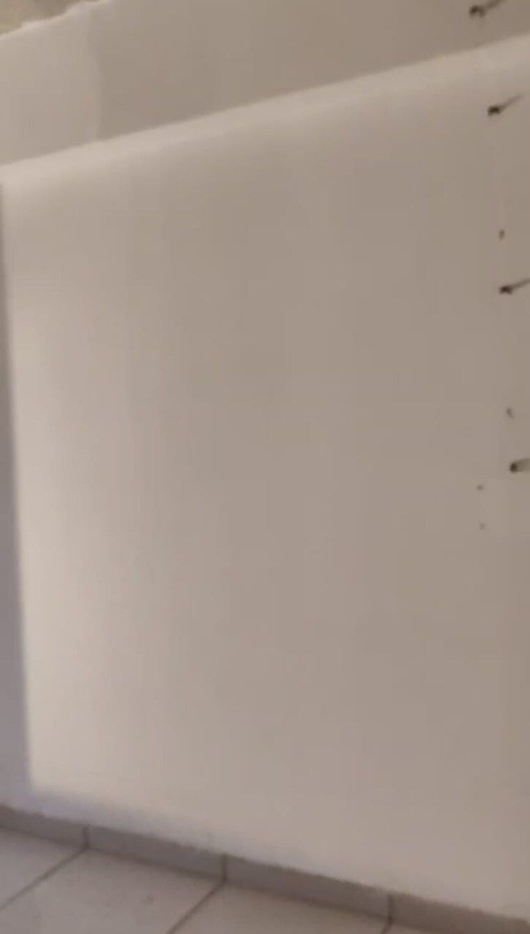 Room, ratnanjali-solitaire Commercial Office Space 1000 Sq.Ft. In Satellite Ahmedabad 9574149