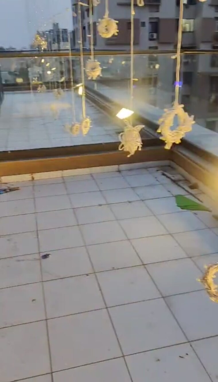 Balcony, ratnanjali-solitaire Commercial Office Space 1000 Sq.Ft. In Satellite Ahmedabad 9574149