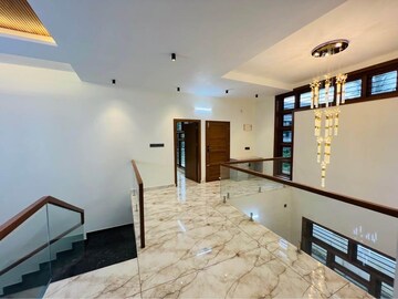 Room in 4 BHK Independent House at Nehru Nagar West – for Sale