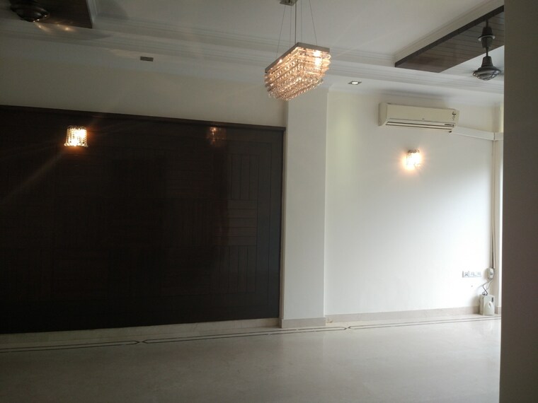 Room, defence colony 3 Bedroom 1953 Sq.Ft. Builder Floor In Defence Colony Delhi 9574291