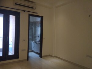 Room in 3 BHK Builder Floor at Defence Colony – for Rent