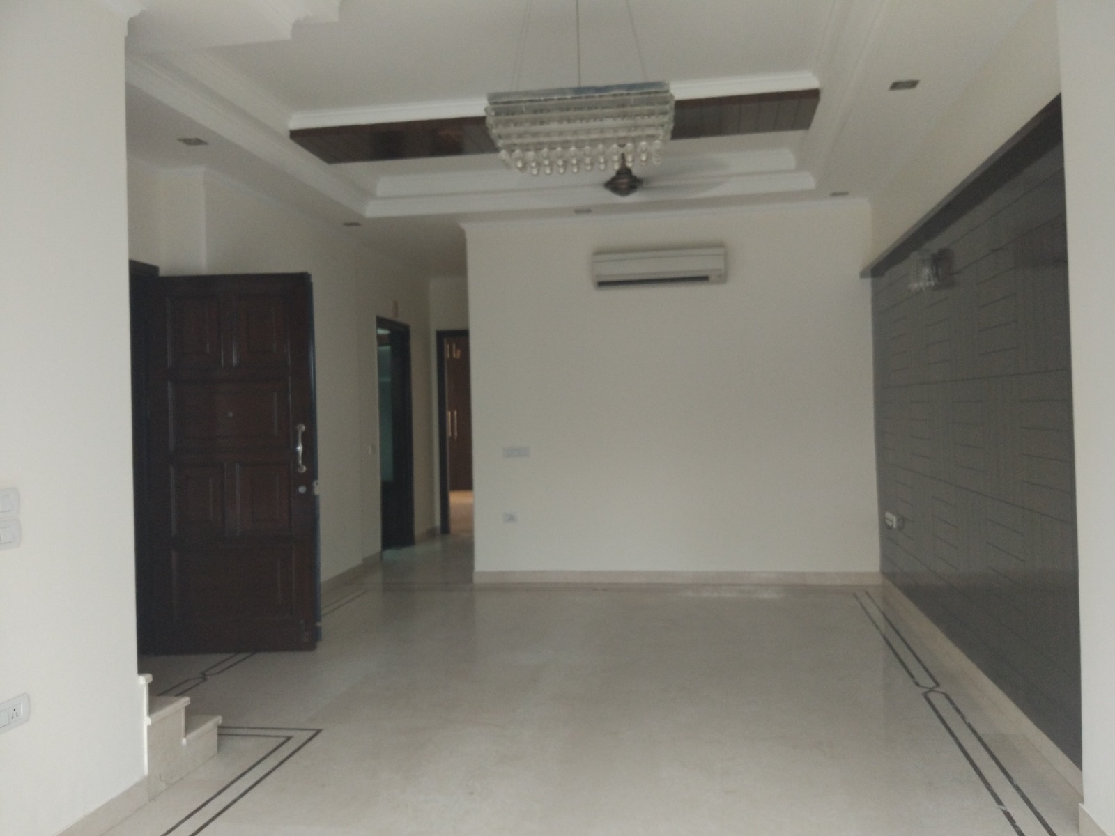 3 BHK + Servant Room Builder Floor For Rent in Defence Colony