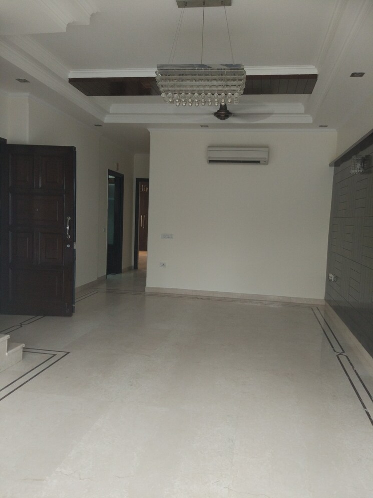 undefined, defence colony 3 Bedroom 1953 Sq.Ft. Builder Floor In Defence Colony Delhi 9574291