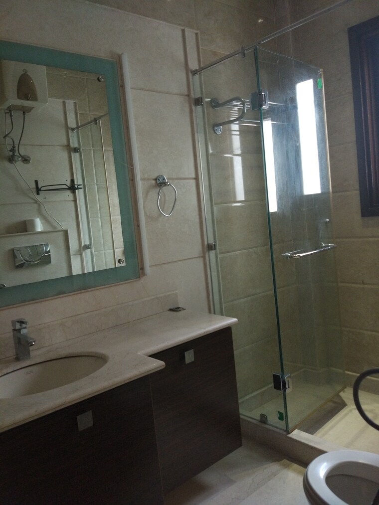 Bathroom, defence colony 3 Bedroom 1953 Sq.Ft. Builder Floor In Defence Colony Delhi 9574291