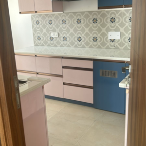 Room in 4 BHK Apartment at Shalimar Belvedere Court, Malesemau – for Sale