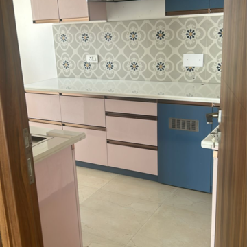 Room in 4 BHK Apartment at Shalimar Belvedere Court, Malesemau – for Sale