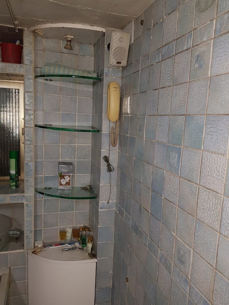 Bathroom, bandra west 1 Bedroom 500 Sq.Ft. Apartment In Bandra West Mumbai 9574091
