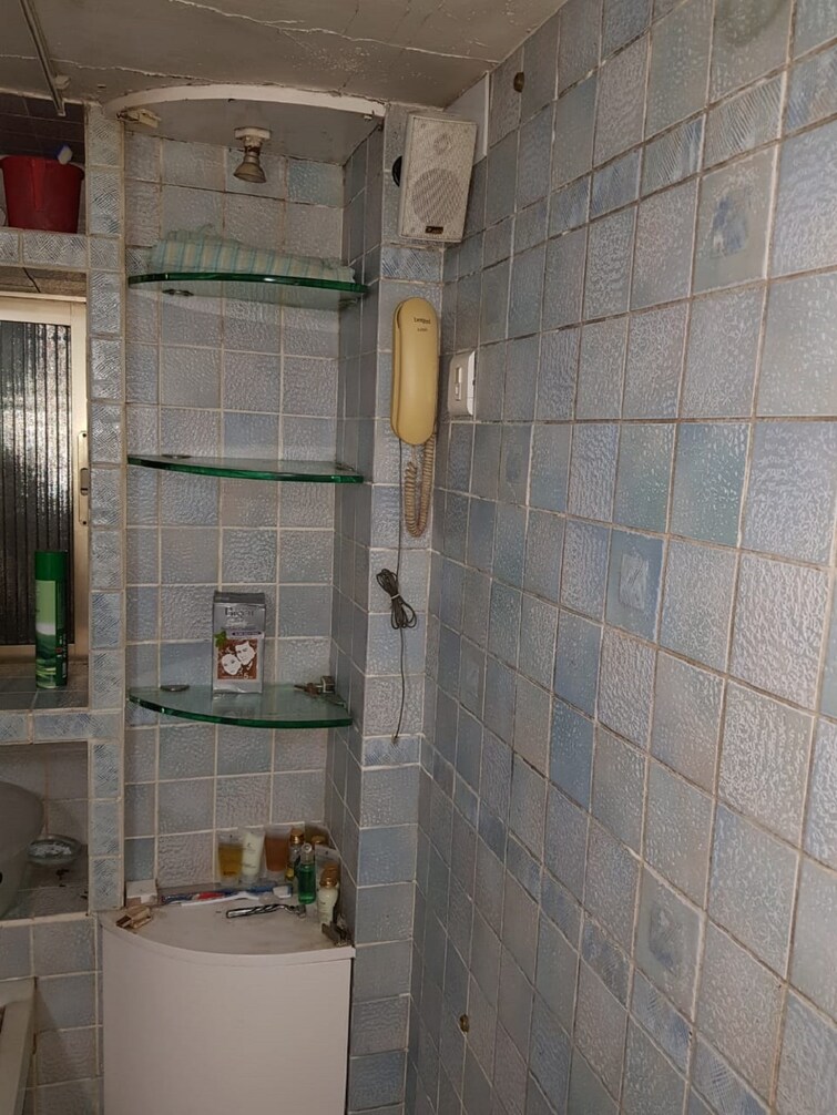 Bathroom, bandra west 1 Bedroom 500 Sq.Ft. Apartment In Bandra West Mumbai 9574091