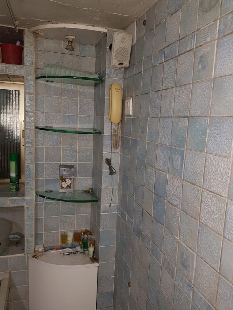 Bathroom, bandra west 1 Bedroom 500 Sq.Ft. Apartment In Bandra West Mumbai 9574091