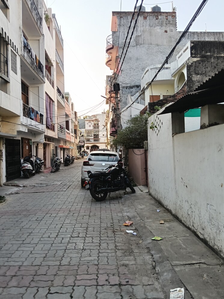  Parking, indira nagar 4 Bedroom 650 Sq.Ft. Independent House In Indira Nagar Lucknow 9574370