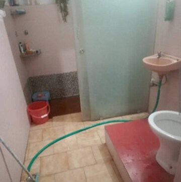 Attached Bathroom in 1 BHK Villa at Aliganj – for Rent