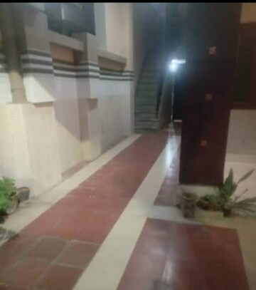  1 BHK Villa at Aliganj – for Rent