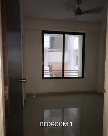Room in 3 BHK Apartment at Sargaasan – for Rent