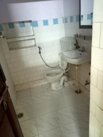 2 BHK Villa For Rent in Aliganj