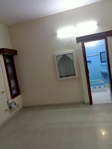 Room in 2 BHK Villa at Aliganj – for Rent