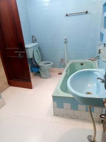 Master Bedroom in 2 BHK Villa at Aliganj – for Rent