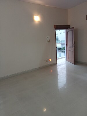 Room in 2 BHK Villa at Aliganj – for Rent