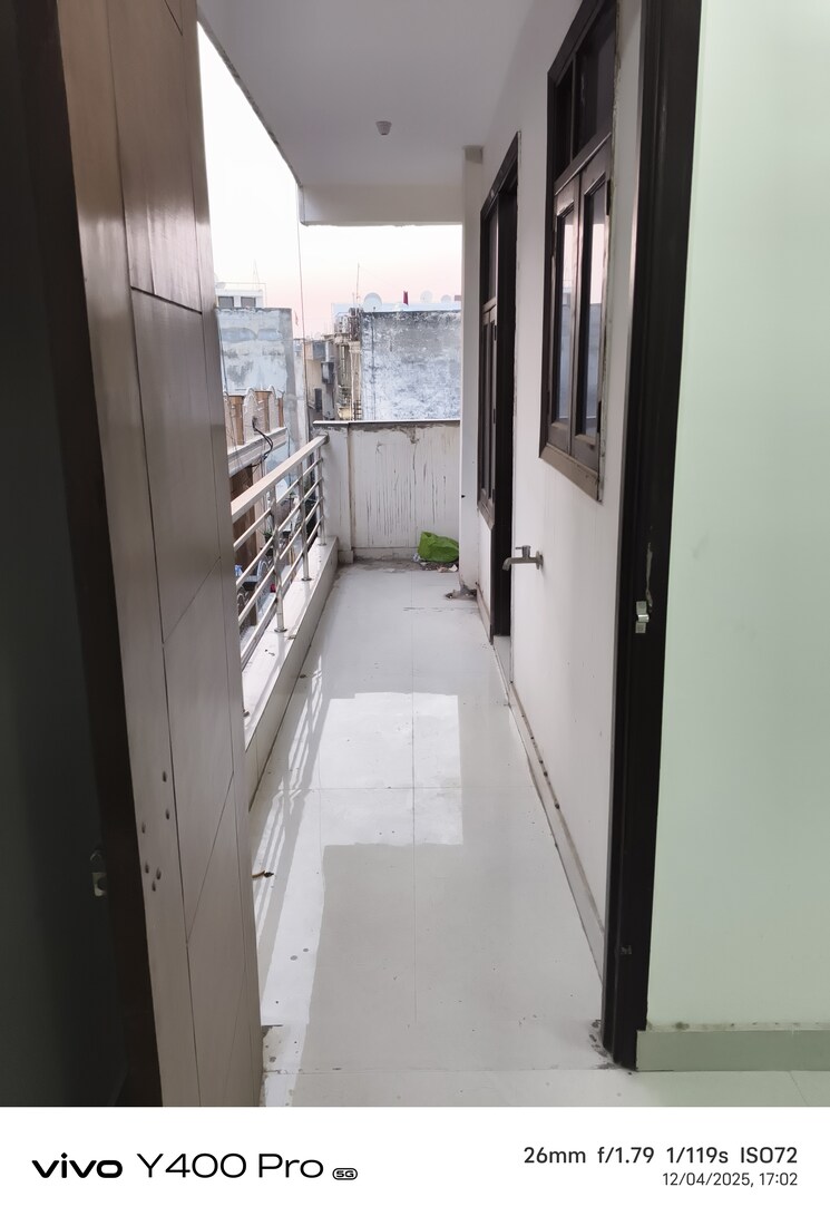 Balcony, chattarpur 2 Bedroom 75 Sq.Yd. Builder Floor In Chattarpur Delhi 9574585