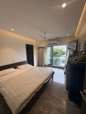 Bedroom in 2 BHK Apartment at Juhu – for Rent
