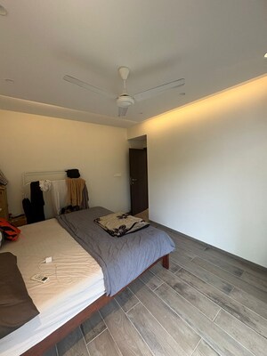 Bedroom in 2 BHK Apartment at Juhu – for Rent