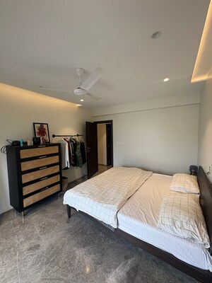 Bedroom in 2 BHK Apartment at Juhu – for Rent