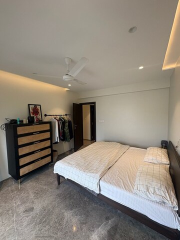 Bedroom in 2 BHK Apartment at Juhu – for Rent