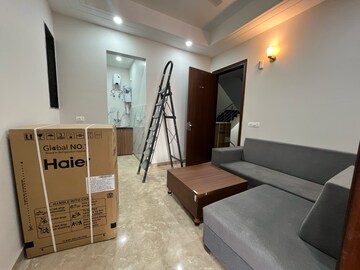 Living Room in 1 BHK Builder Floor at Ansal Sushant Lok I, Sector 43 – for Rent