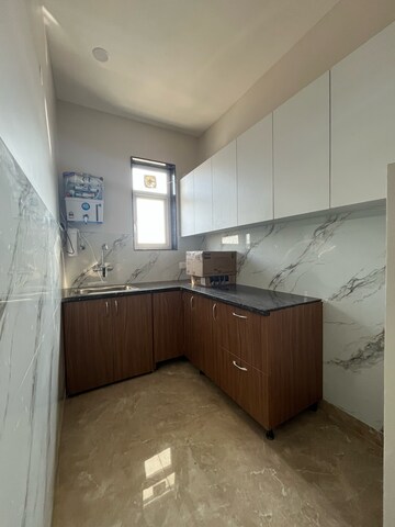 Kitchen in 1 BHK Builder Floor at Sector 43 – for Rent