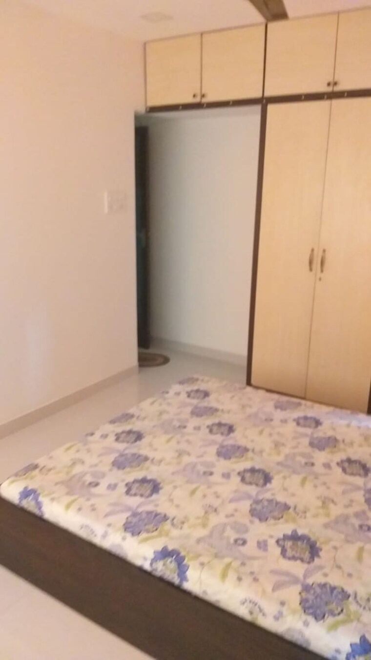 Room, juhu 3 Bedroom 1100 Sq.Ft. Apartment In Juhu Mumbai 9574786