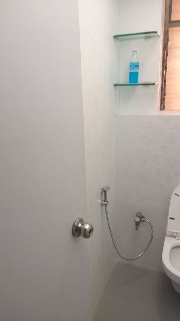 Bathroom, juhu 3 Bedroom 1100 Sq.Ft. Apartment In Juhu Mumbai 9574786