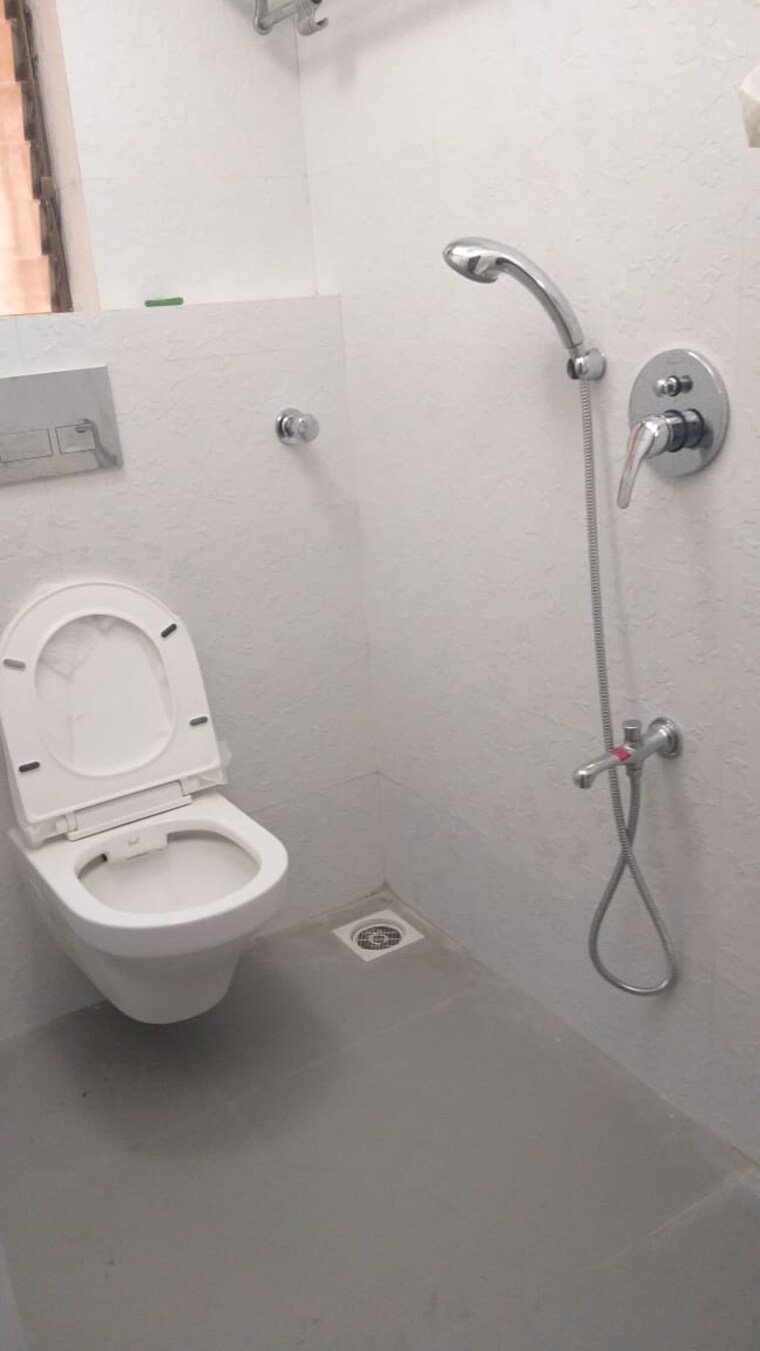 Bathroom, juhu 3 Bedroom 1100 Sq.Ft. Apartment In Juhu Mumbai 9574786