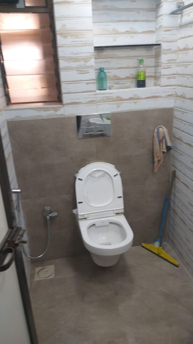 Bathroom, juhu 3 Bedroom 1100 Sq.Ft. Apartment In Juhu Mumbai 9574786