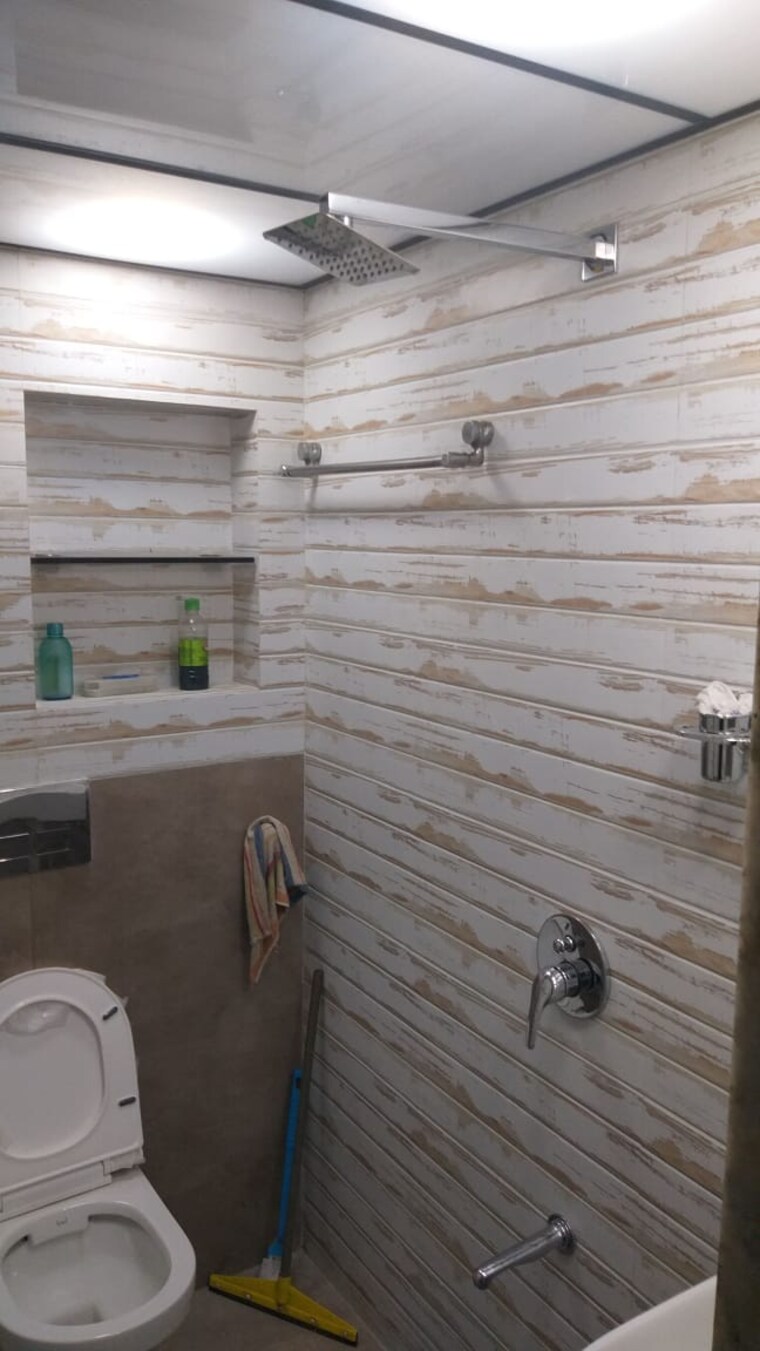 Bathroom, juhu 3 Bedroom 1100 Sq.Ft. Apartment In Juhu Mumbai 9574786