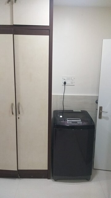 Furnished Amenities in 3 BHK Apartment at Juhu – for Rent