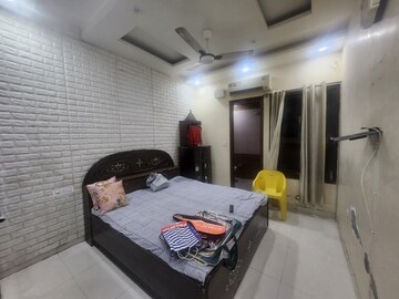 Bedroom in 3 BHK Builder Floor at Sushma Infinium, Ghazipur – for Rent